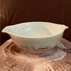Vintage 2.5 qt Cinderella Pyrex “Forest Fancies” Nesting Mixing Bowl, No . 443